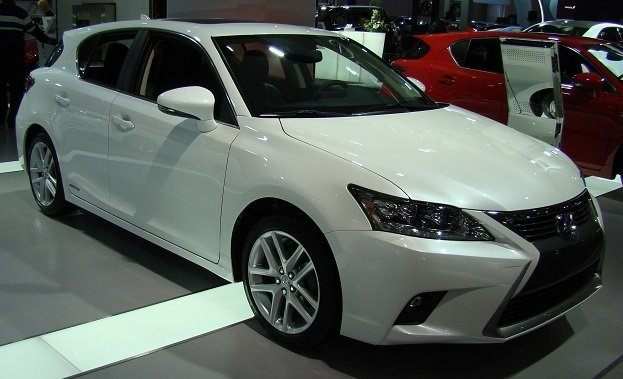 Sponsored video: The new Lexus CT 200h moves forward in many ways 