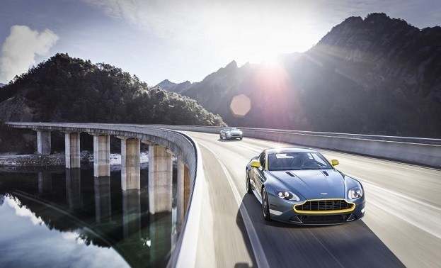 Aston Martin DB9 Carbon Fiber Edition and V8 Vantage GT enter the New York International Circuit