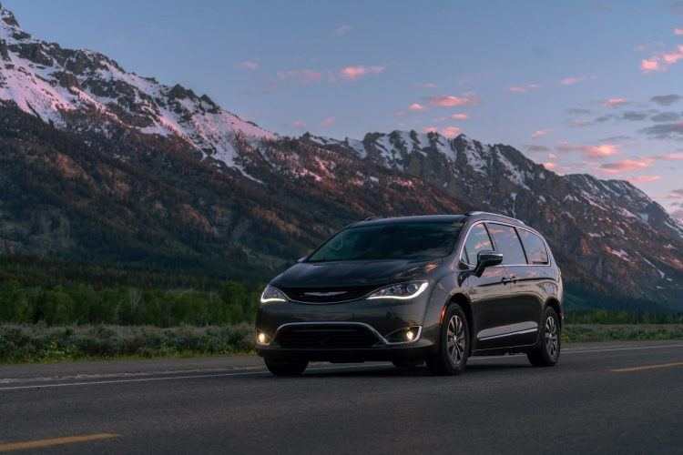 2019 Chrysler Pacifica Hybrid Limited review: great for families 