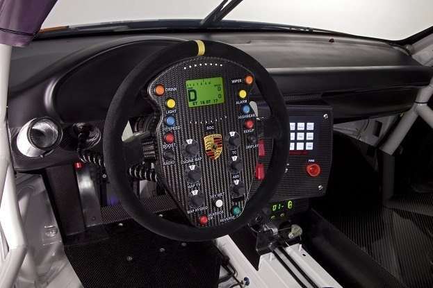 Porsche restarts the 911 GT3 R Hybrid for the 2011 race 