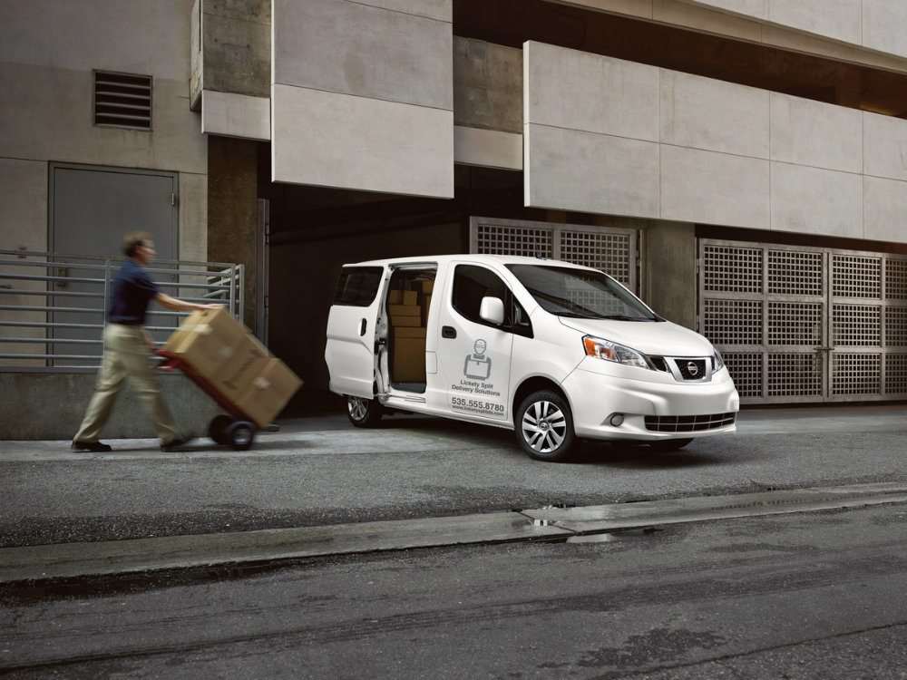 2017 Nissan NV200: The smart compact cargo transporter 