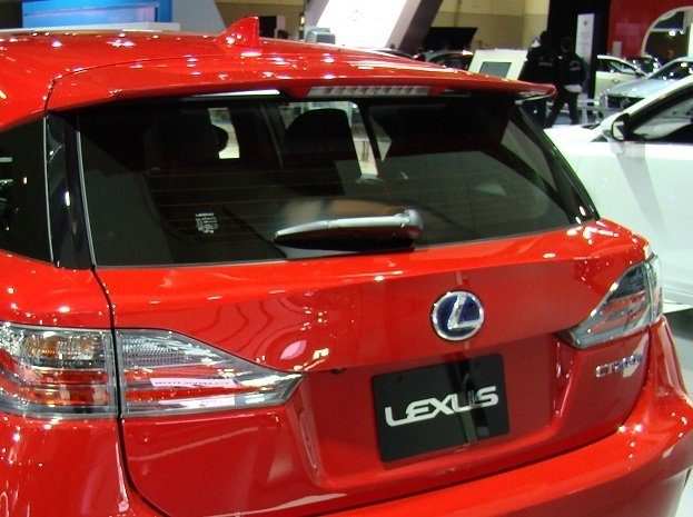 Sponsored video: The new Lexus CT 200h moves forward in many ways 