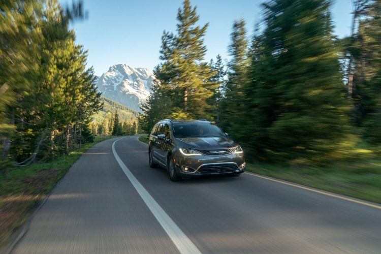 2019 Chrysler Pacifica Hybrid Limited review: great for families 