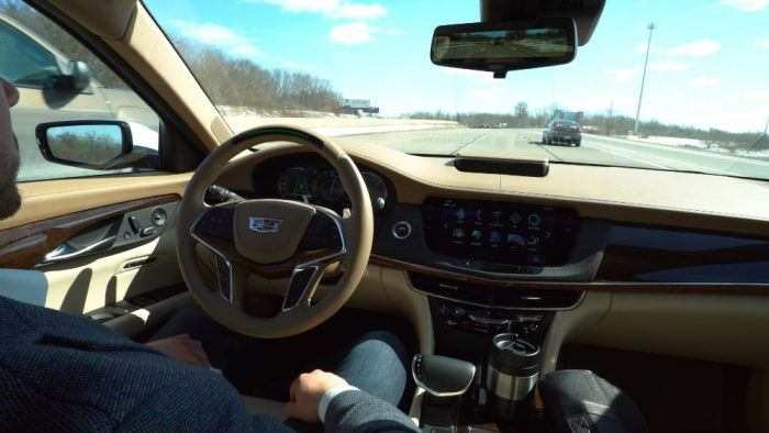 Malgré l'émergence de la technologie de conduite autonome, les gens aiment toujours conduire 