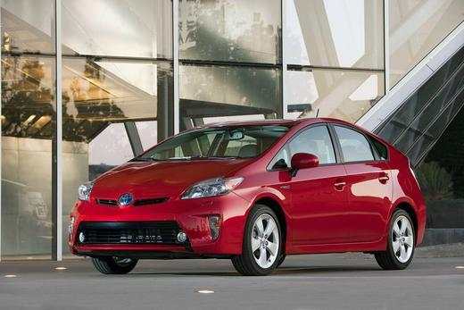 Hybrid showdown: Toyota Prius and Chevrolet Volt 