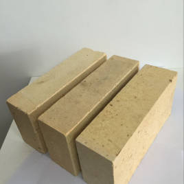 Refractory brick