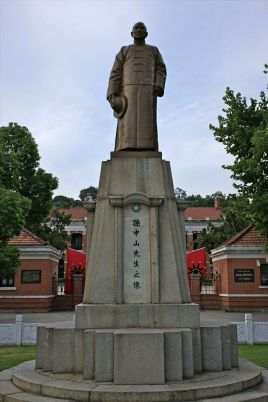 Sun Yat-sen bronze statue 