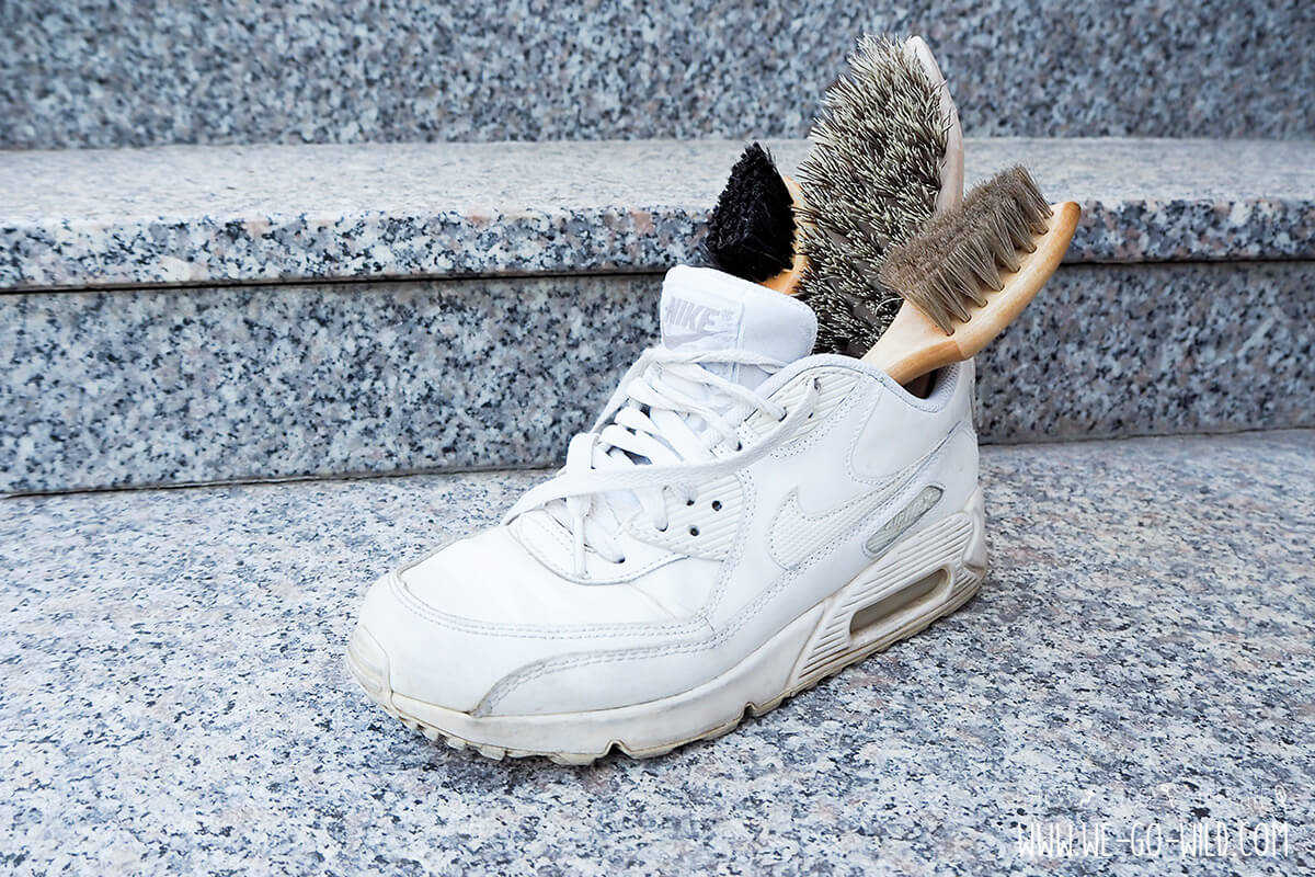 How to wash your sneakers sparkling clean again!