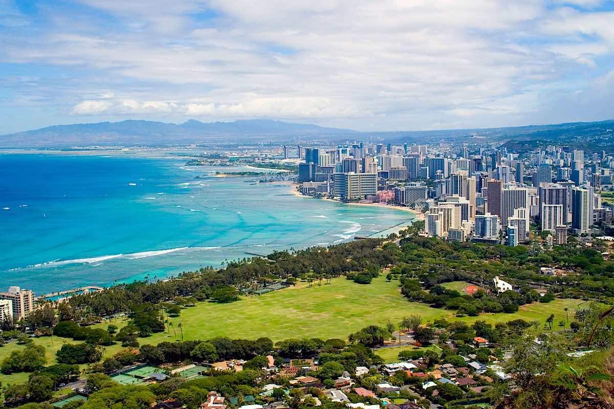 Moving to Hawaii Guide: Tips, Advice & More