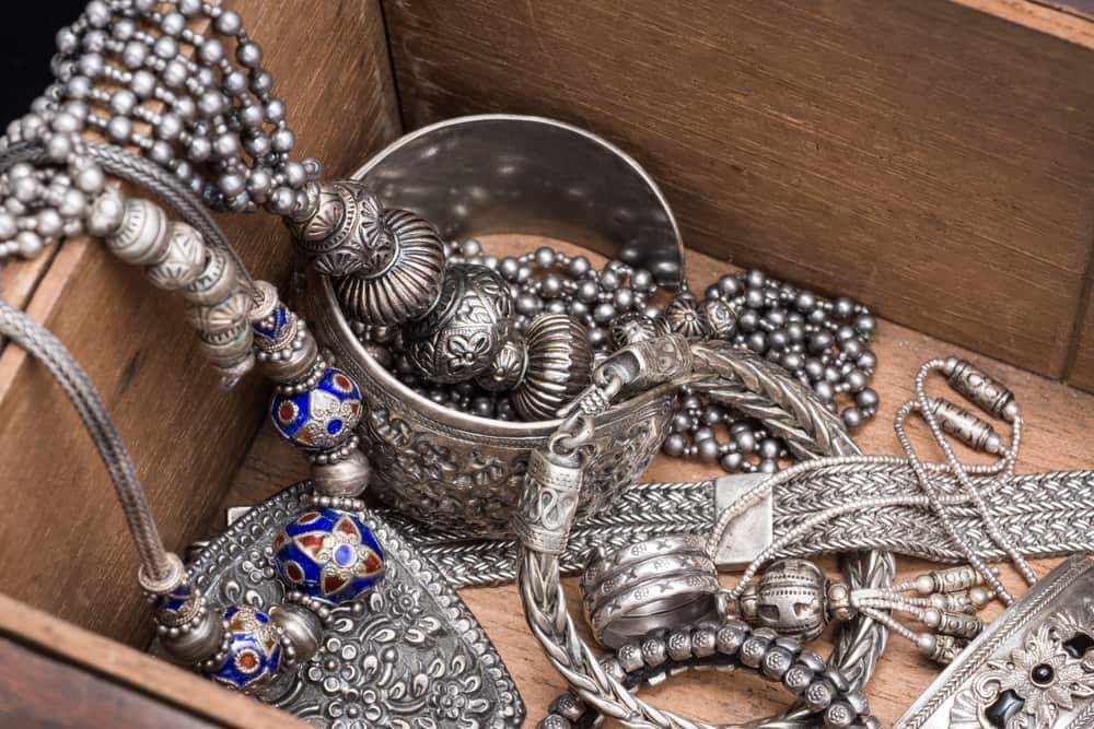 8 Tips to Keep Sterling Silver from Tarnishing 