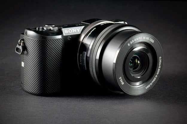 Sony Alpha a5000
PDSF
49 999,00 $
Détails du score
Avantages
Très photos de haute qualité
Léger, bon prix
Écran LCD auto-décalable
Inconvénients
Vitesse de rafale