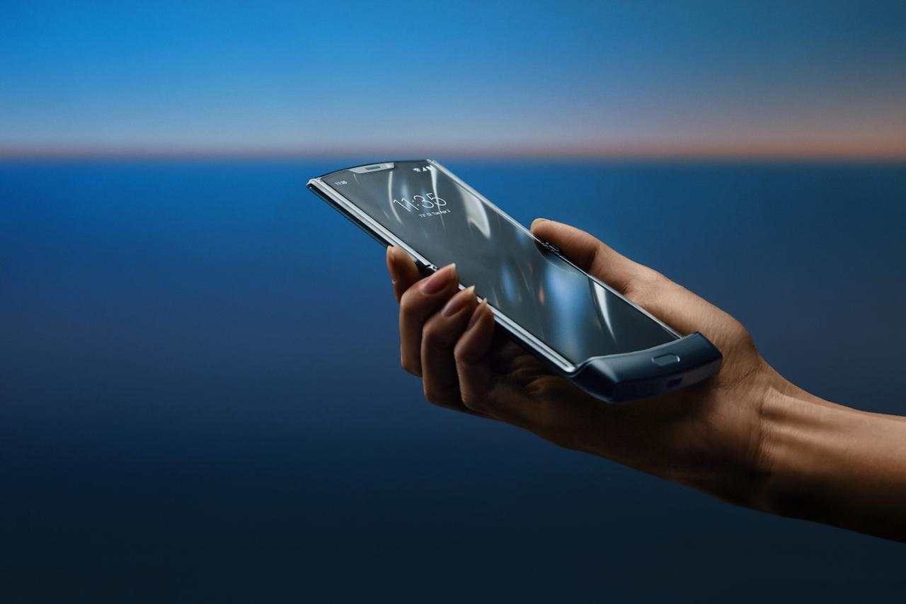  Foldable Motorola Razr officially.  The return of a classic in a modern form