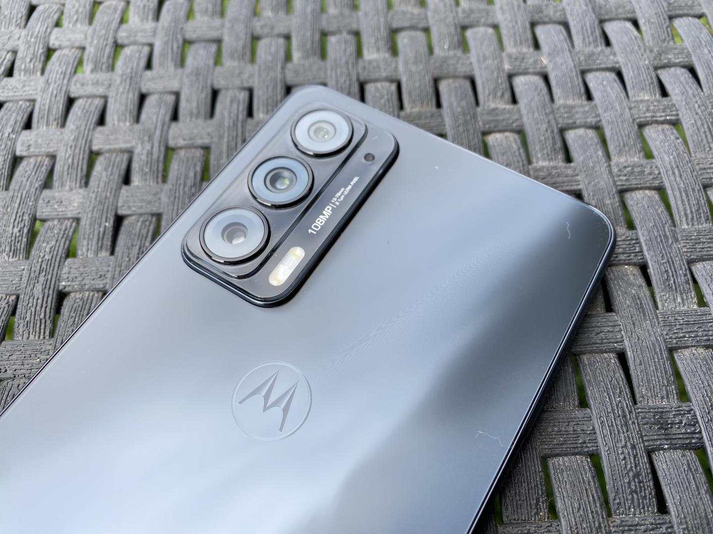 Motorola Edge 20 - test smartfona. Czy to udany telefon w kwocie do 2000 zł?