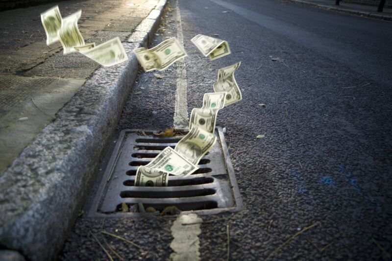 Ajit Pai apparently mismanaged $9 billion fund—new FCC boss starts “cleanup”