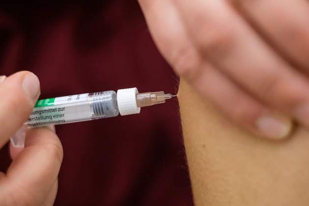 Corona-Impfung: Tausende mit Kochsalz geimpft - ist Schuldige Impfgegnerin? 