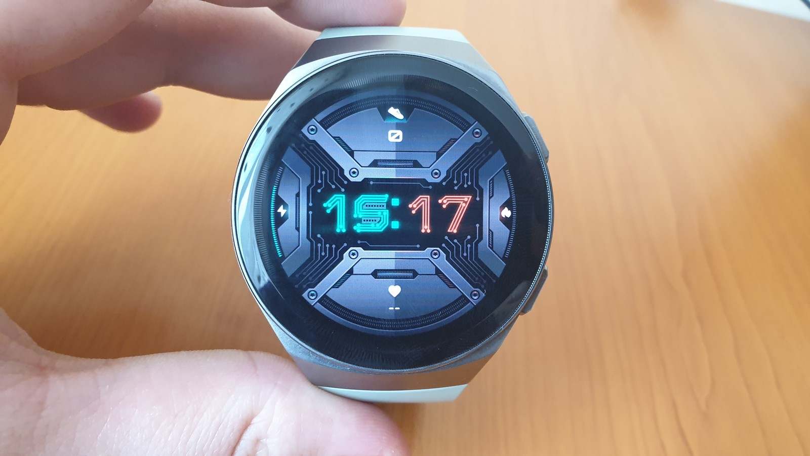 Huawei Watch GT 2e Review: Un smartwatch pentru sportivi, cu ecran AMOLED și autonomie impresionantă 