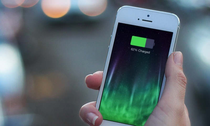 Cinci greșeli pe care le faceți când încărcați telefonul, care scurtează viața bateriei 