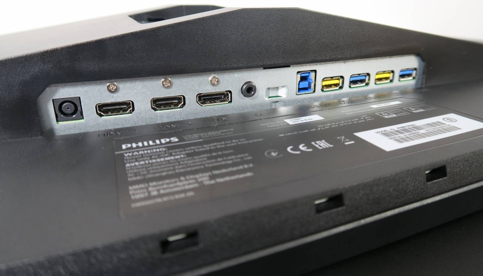 Philips Momentum 278M1 Review: Monitorul de gaming care îți aduce iluminare AmbiGlow și rezoluție 4K 