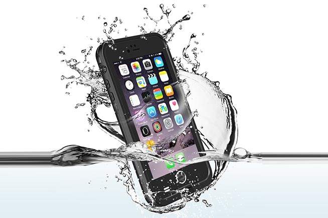 I 10 passaggi da seguire quando lo smartphone cade in acqua 