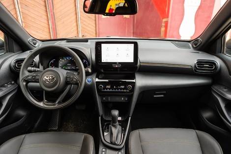 Toyota Yaris Cross hybride vs Hyundai Kona : l'avenir des SUV - Salon Caradisiac Electrique/hybride 2021 