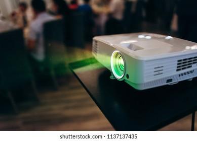 LCD projector 