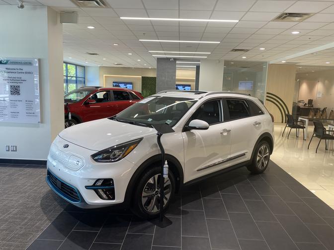 起亞加拿大在新電動汽車上增強買家知識溫哥華的汽車體驗中心 