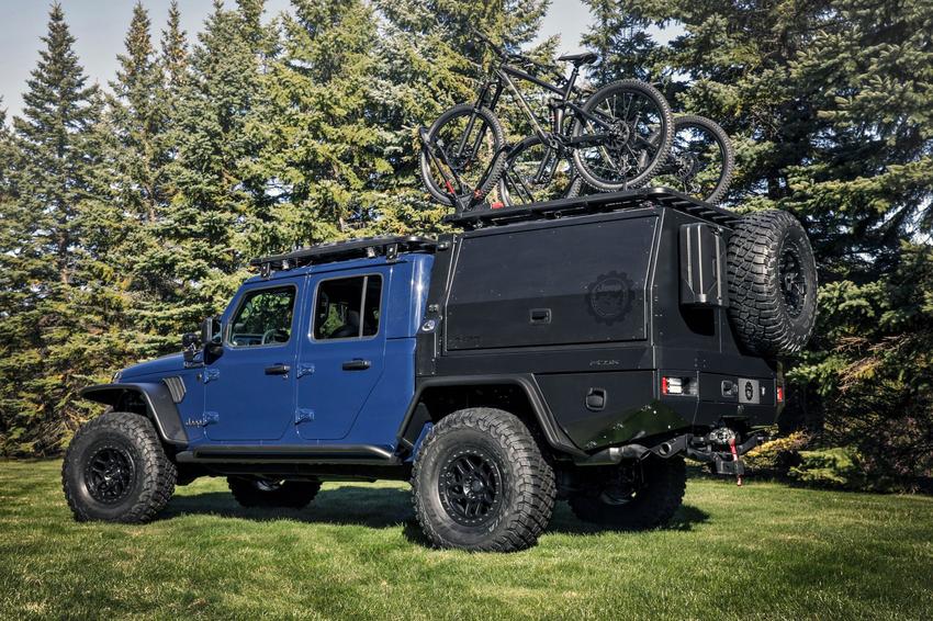 Jeep Gladiator Top Dog Concept: Jeep for brave mountain bikers!