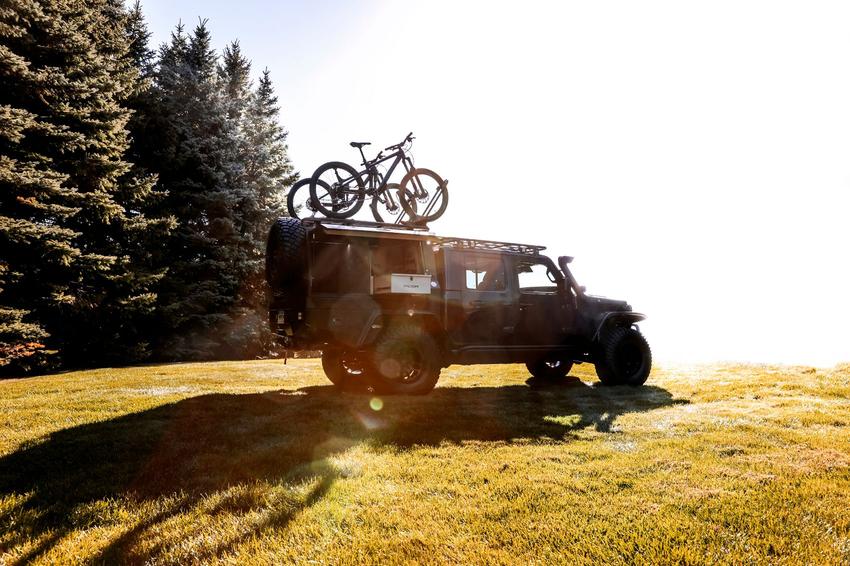 Jeep Gladiator Top Dog Concept: Jeep for brave mountain bikers! 