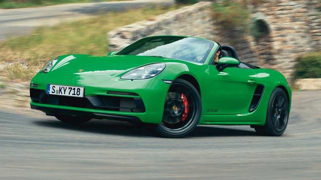 Porsche 718 Boxster & Cayman GTS is equipped with a new 4.0-liter engine!