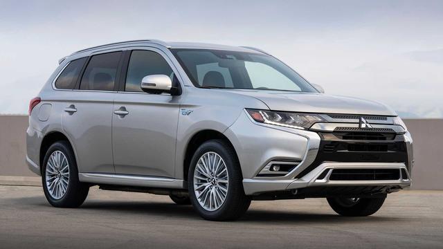 Mitsubishi Outlander PHEV debuts in 2021, with more efficient power system and greater range 