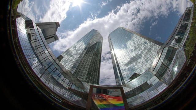 Umbau zahlt sich für Deutsche Bank aus 
