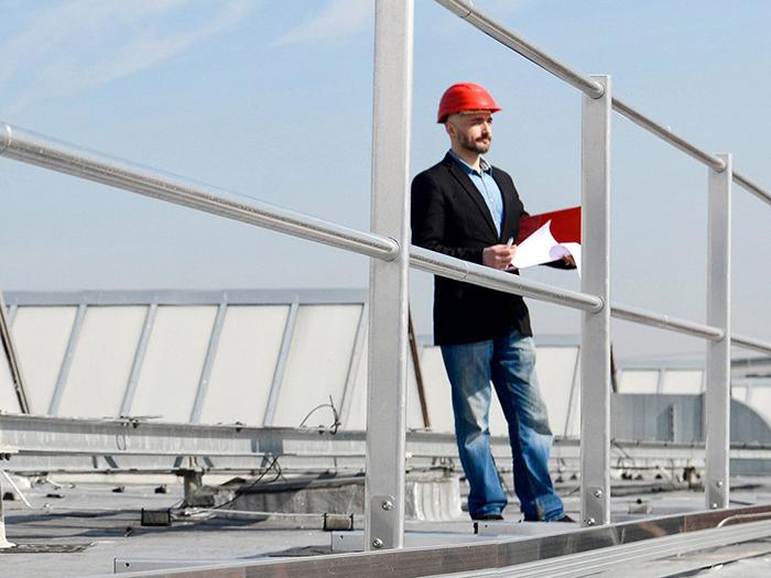 BGHM: Arbeitssicherheit bei Dacharbeiten 