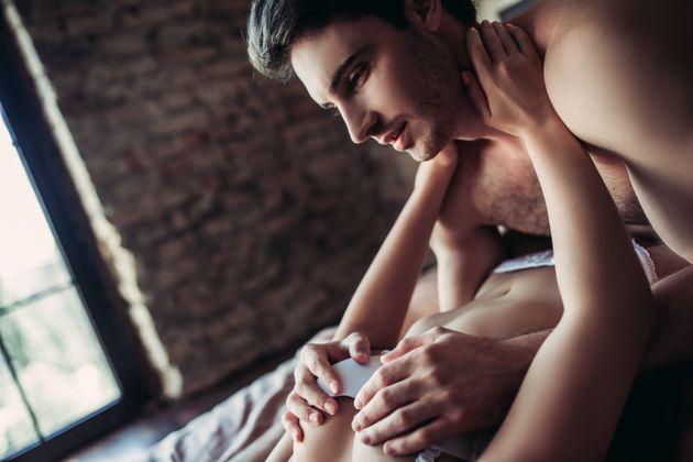 5 lustvolle Techniken, um ihre Brüste beim Sex zu benutzen 
