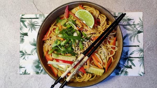 Asian noodles with peanut butter garlic sauce for 2.80 euros-recipe