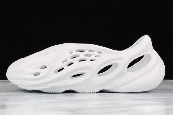 Adidas Yeezy Foam Runner "Sand": ¿Es esta zapatilla de zapatilla o chatarra?