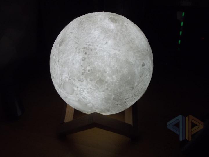 Revisión: lámpara RGB de Moonlight YK2302 en la prueba