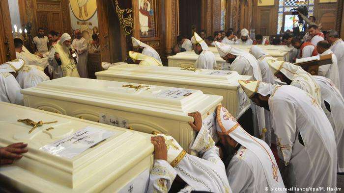 Ägypten: Islamischer Staat behauptet die Angriffe auf zwei koptische Kirchen, bei denen mindestens 43 Menschen ums Leben kamen