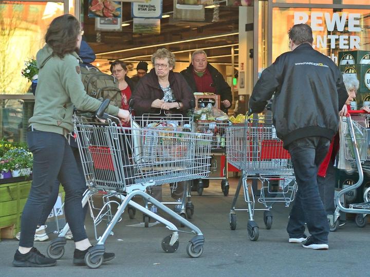 Danger in the supermarket?Almost every third contact takes place while shopping