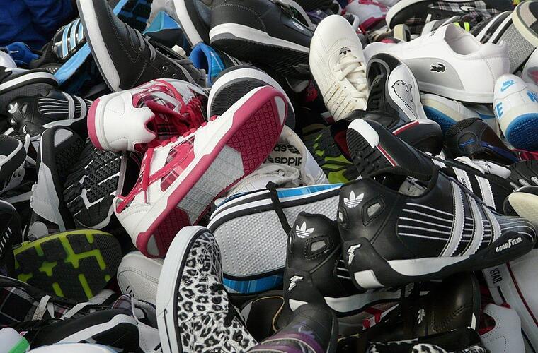 Herzogenaurach/Beaverton - Adidas und Nike: Verkauf als Heimspiel