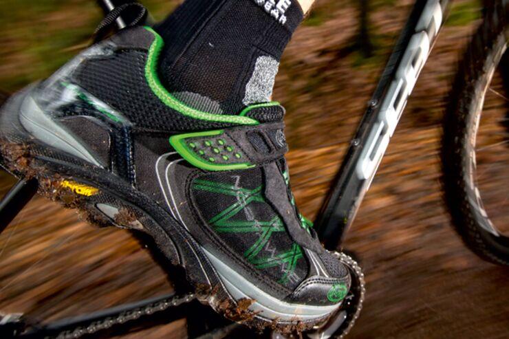 12 MTB touring shoes in the test