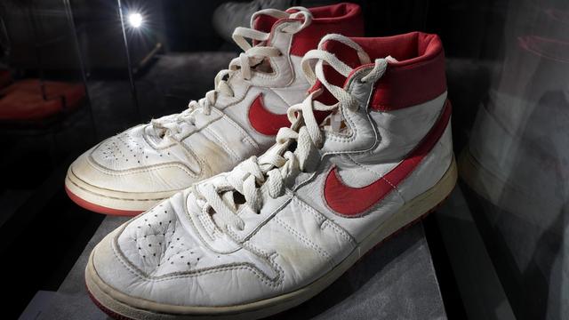Nike Air Ships von Michael Jordan für Millionen Euro versteigert