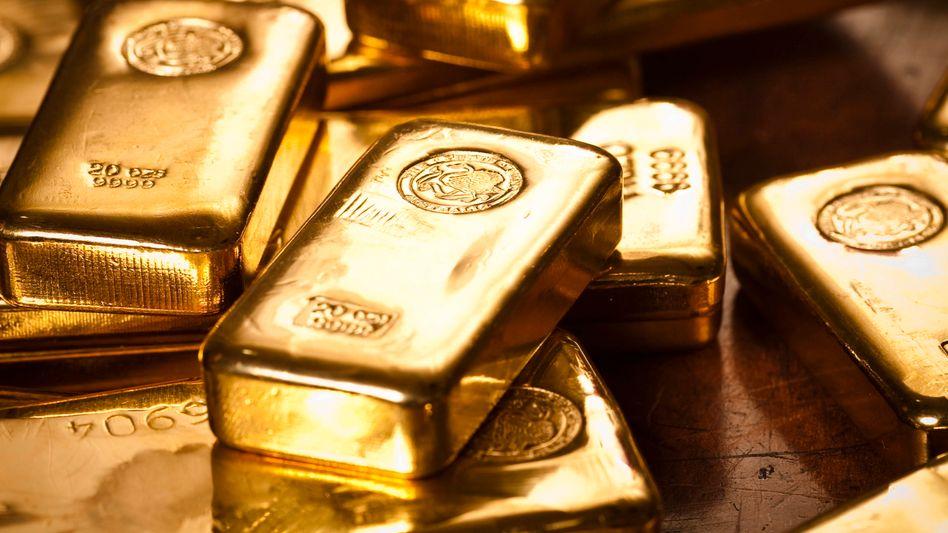 Oro falso: cómo un estafador vendió a sus clientes barras y monedas falsas