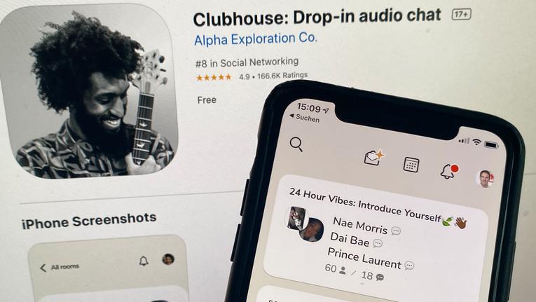 Clubhouse: So funktioniert die App der Stunde & so kommen Sie rein 