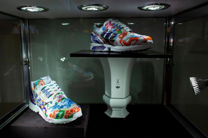 Adidas x Meissen: Dieser Sneaker soll bei einer Auktion bis zu eine Million Dollar bringen 