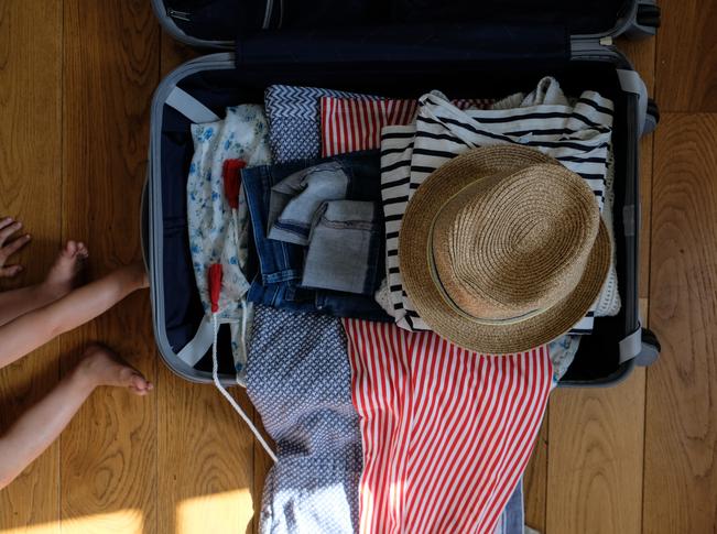 Género: 7 objetos descarados que puedes poner en tu maleta este verano