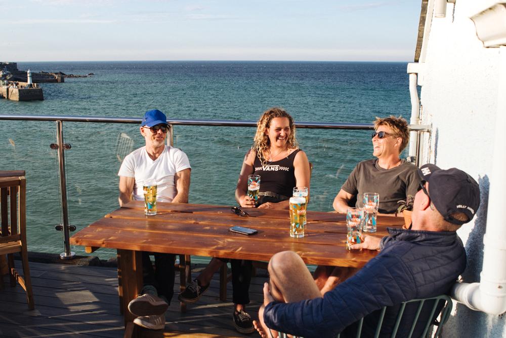 The Pub Round Table: Die Legenden und Überlieferungen des Surfens in St. Ives
