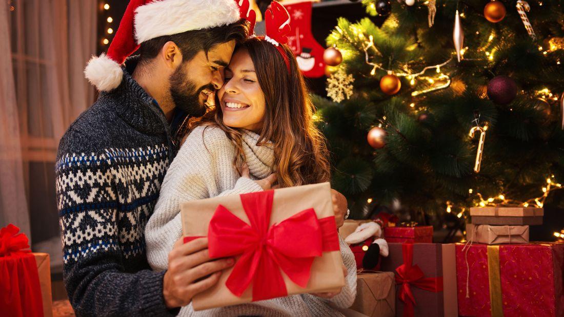10 heiße Geschenkideen für Paare, die dieses Weihnachten einkaufen können 