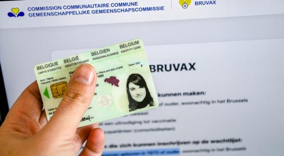 Alain Maron défend la plateforme BruVax et annonce un retour à l’ancienne version du système 