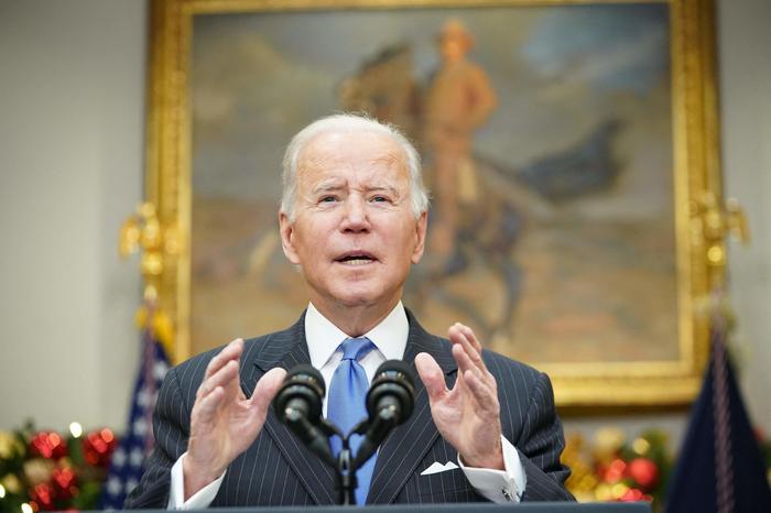 Covid-19 : Joe Biden estime qu’il n’y a «pas de raison de paniquer» face au variant Omicron