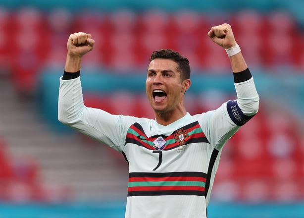 Cristiano Ronaldo plus que jamais meilleur buteur de l'Histoire à l'EURO Les records de Ronaldo à l'EURO Les records de l'EURO que Ronaldo détient Et l'UEFA EURO 2024 ? Tous les matches de Ronaldo en phases finales de l'EURO 